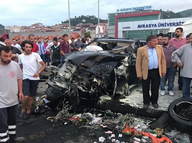 Trabzon'da zincirleme trafik kazası: 3 ölü, 8 yaralı 3