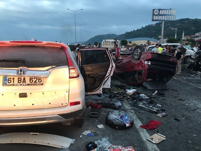 Trabzon'da zincirleme trafik kazası: 3 ölü, 8 yaralı 4