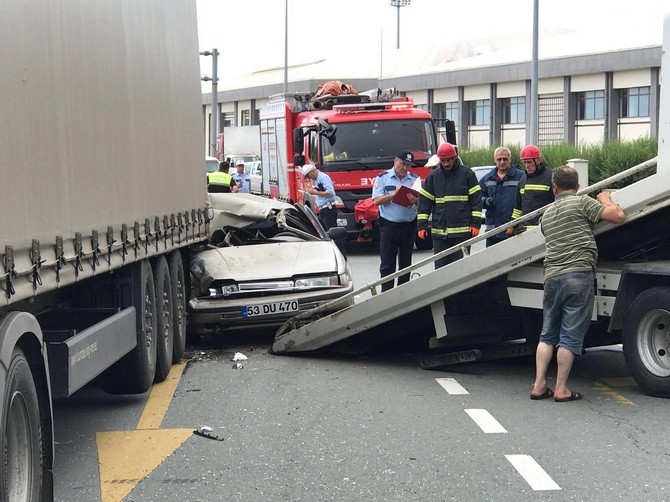 Rize'de Tırın Altına Giren Otomobildeki 3 Kişi Yaralandı 7