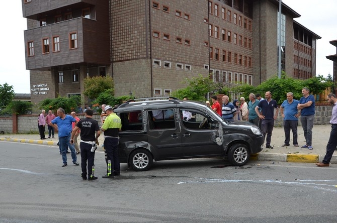 Rize'de Trafik Kazası 3 Yaralı 4