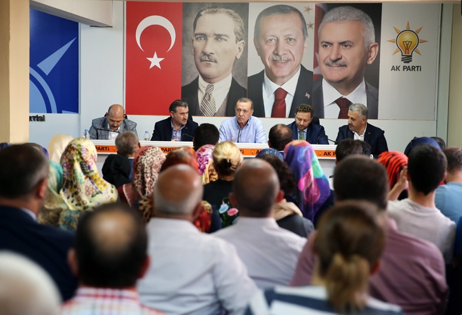Erdoğan, Ak Parti Rize İl Başkanlığını Ziyaret Etti 10