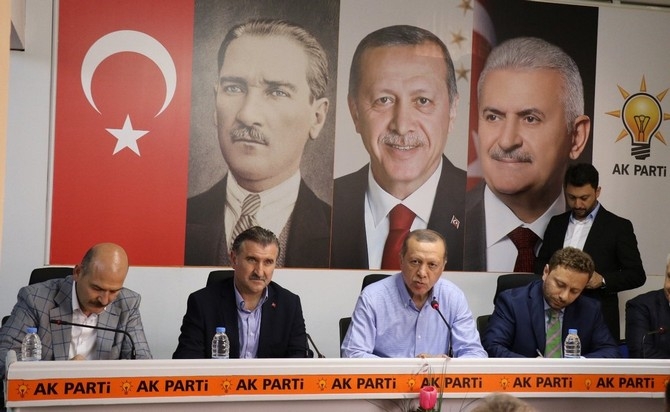 Erdoğan, Ak Parti Rize İl Başkanlığını Ziyaret Etti 13