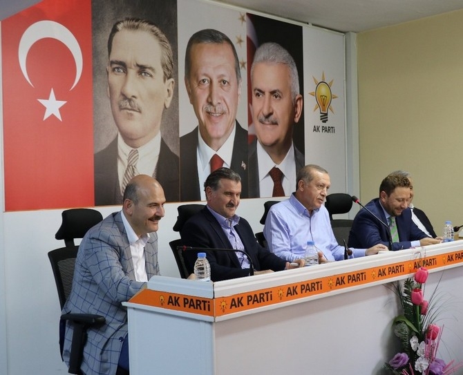 Erdoğan, Ak Parti Rize İl Başkanlığını Ziyaret Etti 14