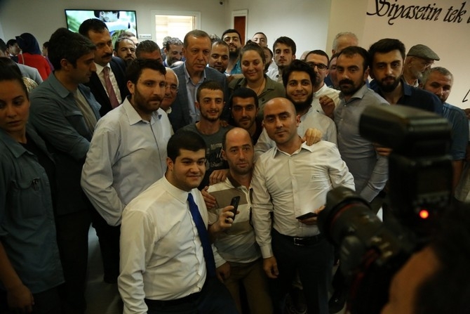 Erdoğan, Ak Parti Rize İl Başkanlığını Ziyaret Etti 19