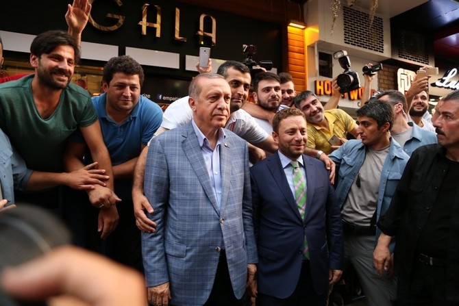 Erdoğan, Ak Parti Rize İl Başkanlığını Ziyaret Etti 23