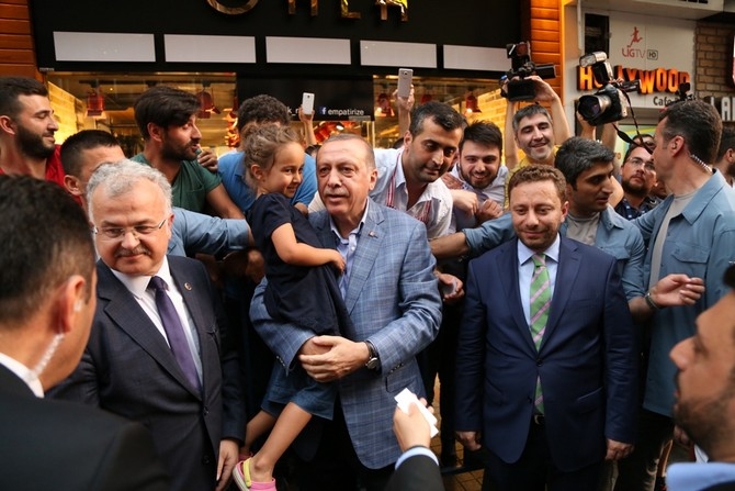 Erdoğan, Ak Parti Rize İl Başkanlığını Ziyaret Etti 28