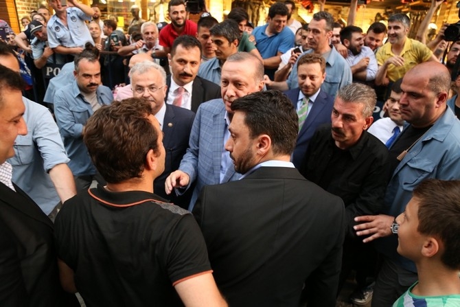 Erdoğan, Ak Parti Rize İl Başkanlığını Ziyaret Etti 31