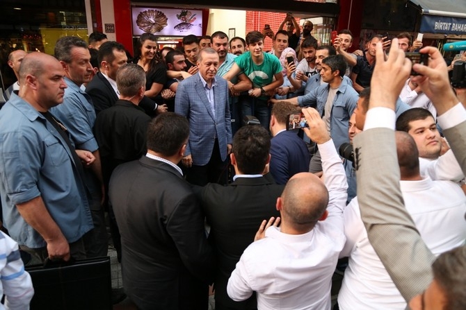 Erdoğan, Ak Parti Rize İl Başkanlığını Ziyaret Etti 33