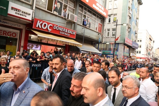 Erdoğan, Ak Parti Rize İl Başkanlığını Ziyaret Etti 34