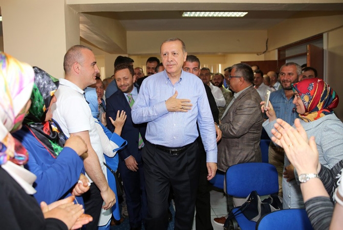 Erdoğan, Ak Parti Rize İl Başkanlığını Ziyaret Etti 36