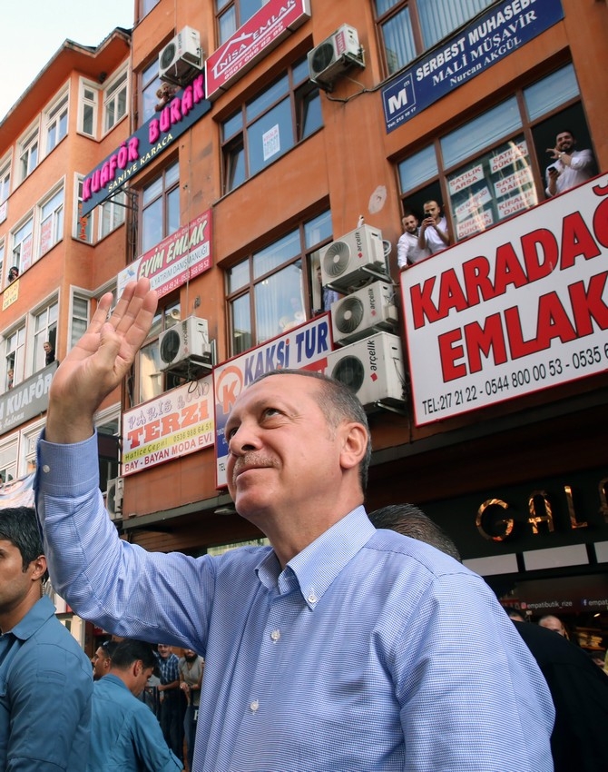Erdoğan, Ak Parti Rize İl Başkanlığını Ziyaret Etti 5