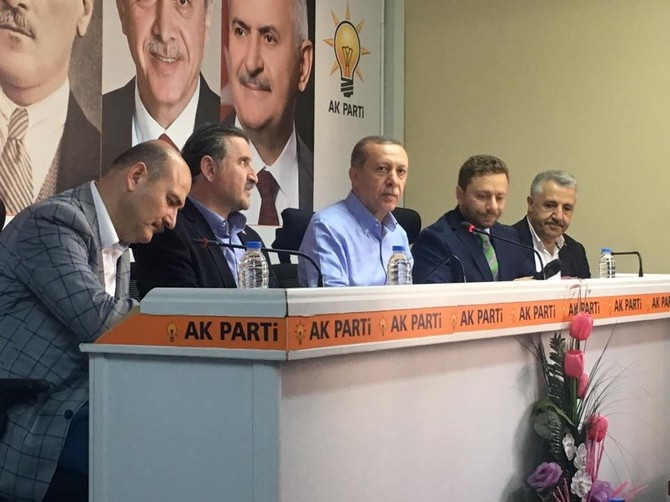 Erdoğan, Ak Parti Rize İl Başkanlığını Ziyaret Etti 8
