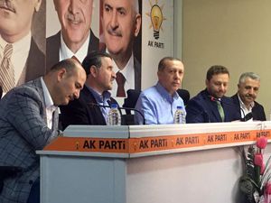 Erdoğan, Ak Parti Rize İl Başkanlığını Ziyaret Etti