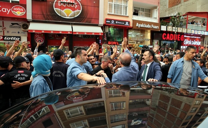 Cumhurbaşkanı Erdoğan, Rize'de vatandaşları selamladı 3