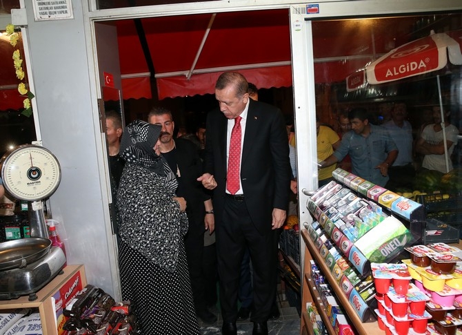 Cumhurbaşkanı Erdoğan Rize'de markete girdi, alışveriş yaptı 1