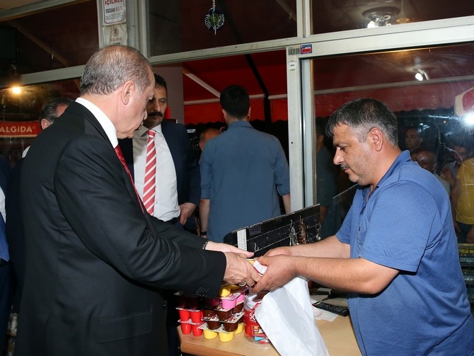 Cumhurbaşkanı Erdoğan Rize'de markete girdi, alışveriş yaptı 3