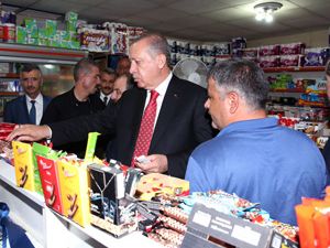 Cumhurbaşkanı Erdoğan Rize'de markete girdi, alışveriş yaptı