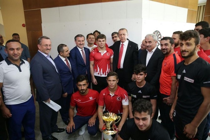 Cumhurbaşkanı Erdoğan, Çaykur Rizespor Kulübü'nü ziyaret etti 11