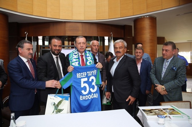 Cumhurbaşkanı Erdoğan, Çaykur Rizespor Kulübü'nü ziyaret etti 15