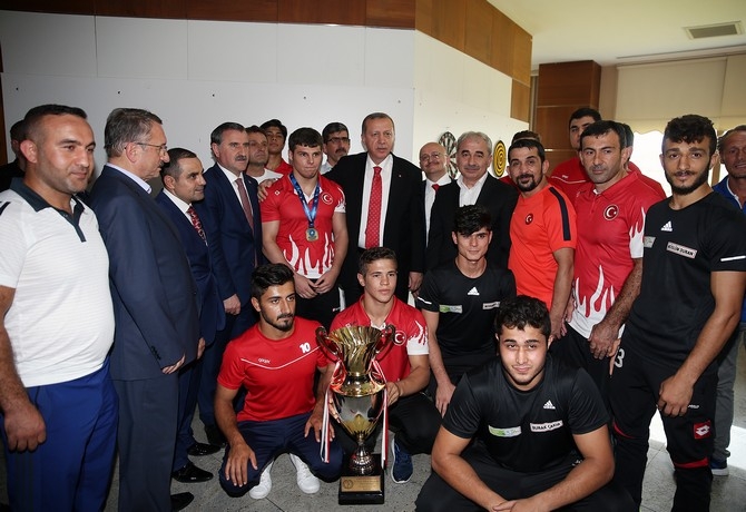 Cumhurbaşkanı Erdoğan, Çaykur Rizespor Kulübü'nü ziyaret etti 9