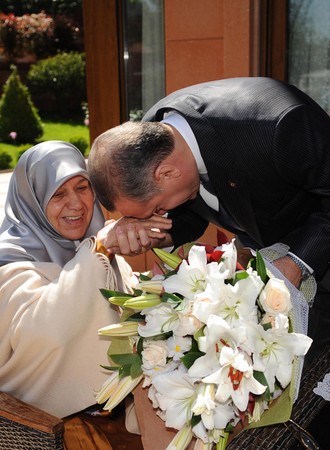 Erdoğan Annesini Böyle Uğurladı 102