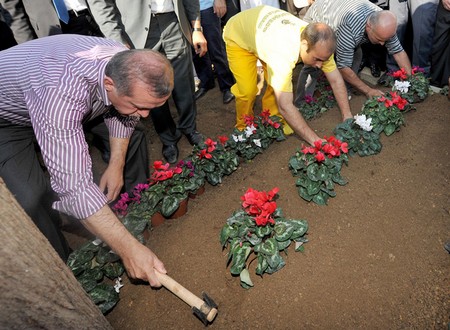 Erdoğan Annesini Böyle Uğurladı 159