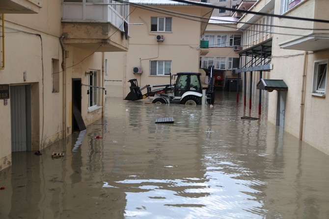 Rize'de şiddetli yağış 13