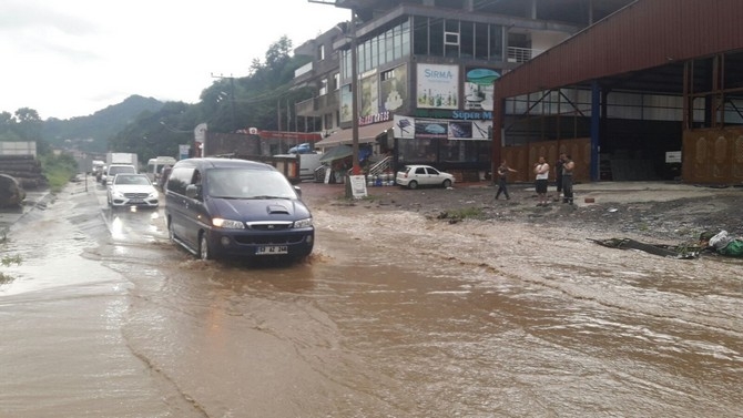 Rize'de şiddetli yağış 15