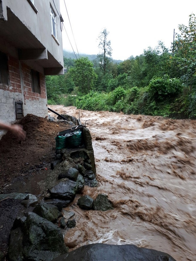 Rize'de şiddetli yağış 19