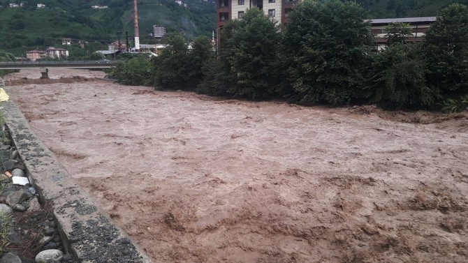 Rize'de şiddetli yağış 6