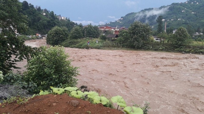 Rize'de şiddetli yağış 7