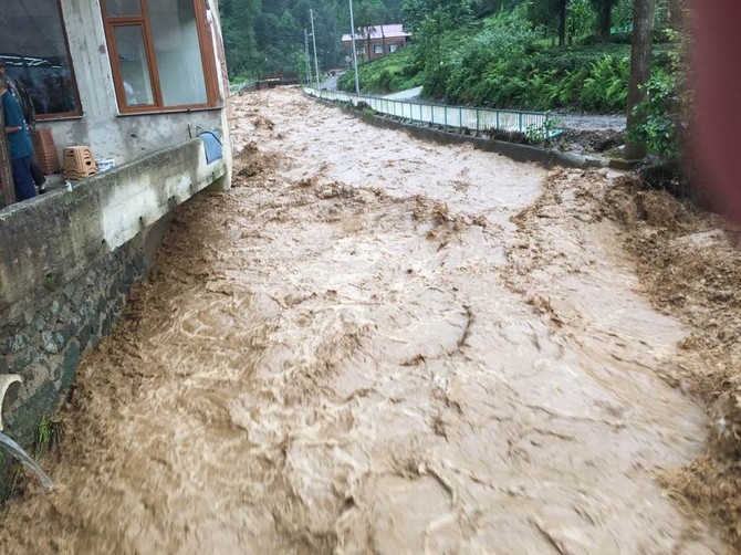 Rize'de şiddetli yağış 9