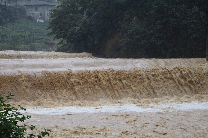 Şiddetli Yağmur Rize'yi Esir Aldı. Onlarca Ev Boşaltıldı 18