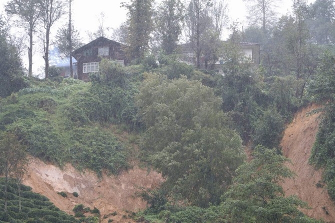 Şiddetli Yağmur Rize'yi Esir Aldı. Onlarca Ev Boşaltıldı 21