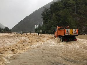 Şiddetli Yağmur Rize'yi Esir Aldı. Onlarca Ev Boşaltıldı