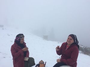 Rize'de sahilde şiddetli yağış, yaylalarda kar