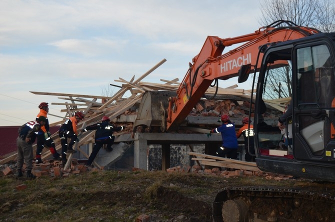 Trabzon'da cami lojmanı inşaatı çöktü: 1 ölü, 7 yaralı 4