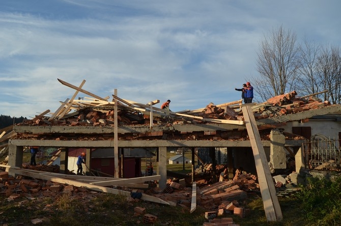 Trabzon'da cami lojmanı inşaatı çöktü: 1 ölü, 7 yaralı 6