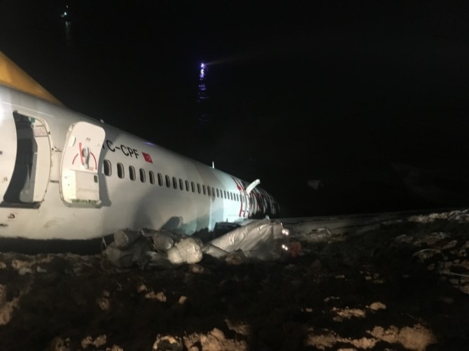 Trabzon’da Uçak Pistten Çıktı 21