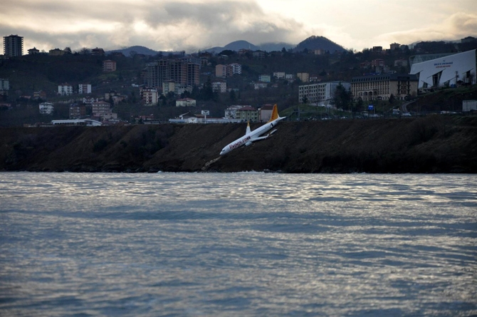 Trabzon'da pistten çıkan uçak havadan böyle görüntülendi 20