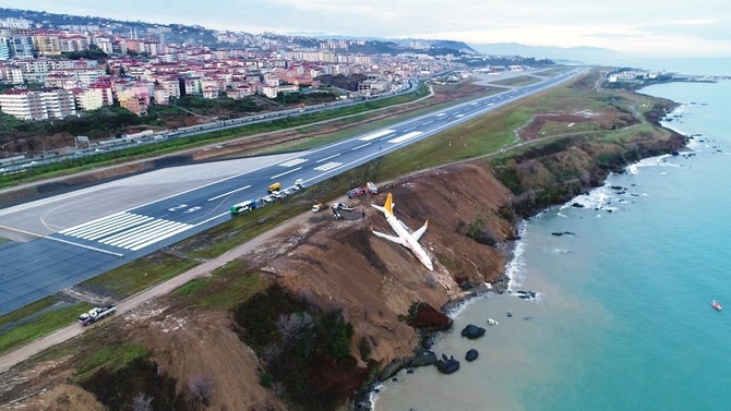 Trabzon'da pistten çıkan uçak havadan böyle görüntülendi 3