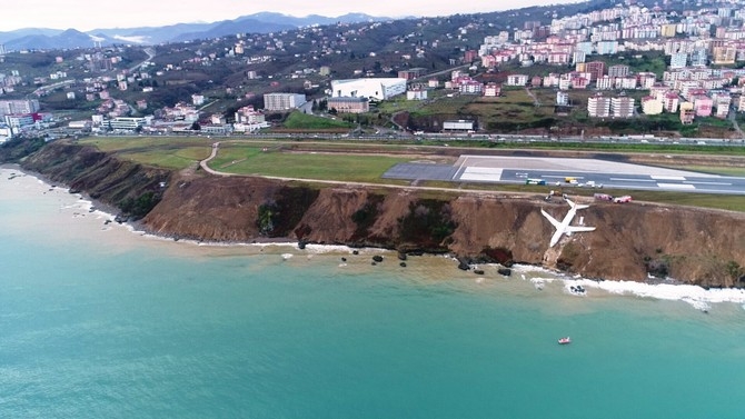 Trabzon'da pistten çıkan uçak havadan böyle görüntülendi 4