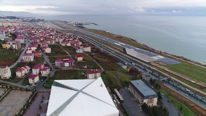 Trabzon'da pistten çıkan uçak havadan böyle görüntülendi 7