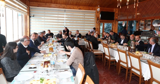 Aziz Yıldırım Rizespor Yönetiminin Düzenlediği Kahvaltıya Katıldı 6