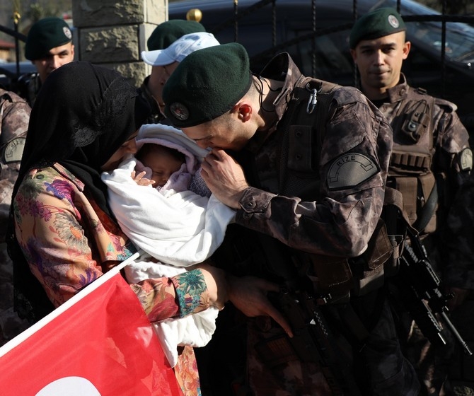 Rize'den Özel Harekat Polisleri Dualarla Afrin'e Uğurlandı 3