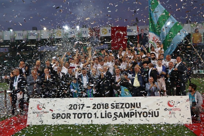 Çaykur Rizespor şampiyonluk kupasını kaldırdı 9