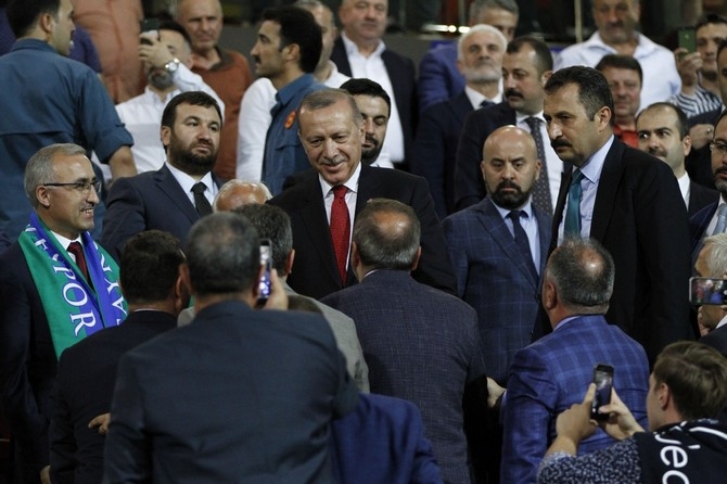Erdoğan, Çaykur Rizespor - Kasımpaşa Maçını İzledi 2