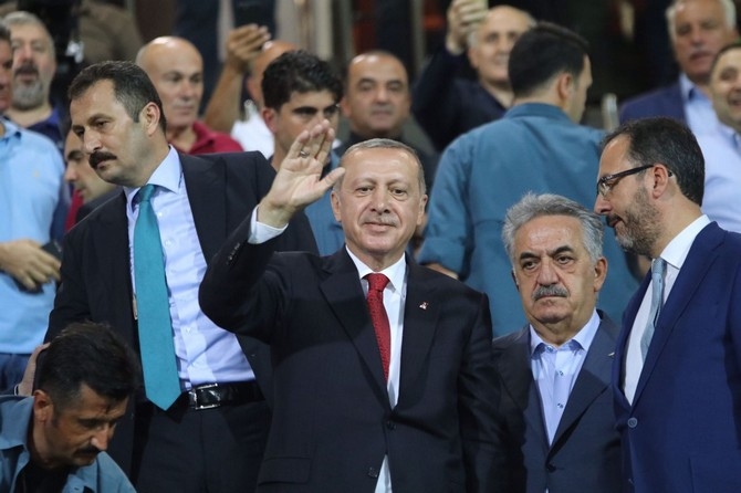 Erdoğan, Çaykur Rizespor - Kasımpaşa Maçını İzledi 8
