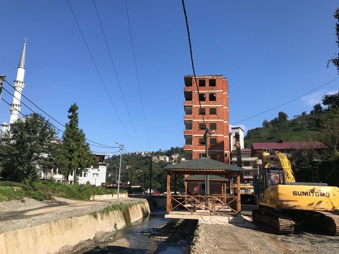 Rize'deki 7 katlı binanın yıkımına başlandı 5