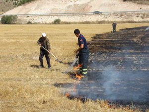 İ̇tfaiye Suyla, O İse Yaba İle Müdahale Etti